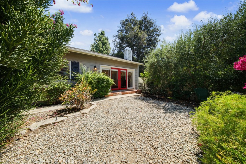 4628 Seratt Place Property Photo 1