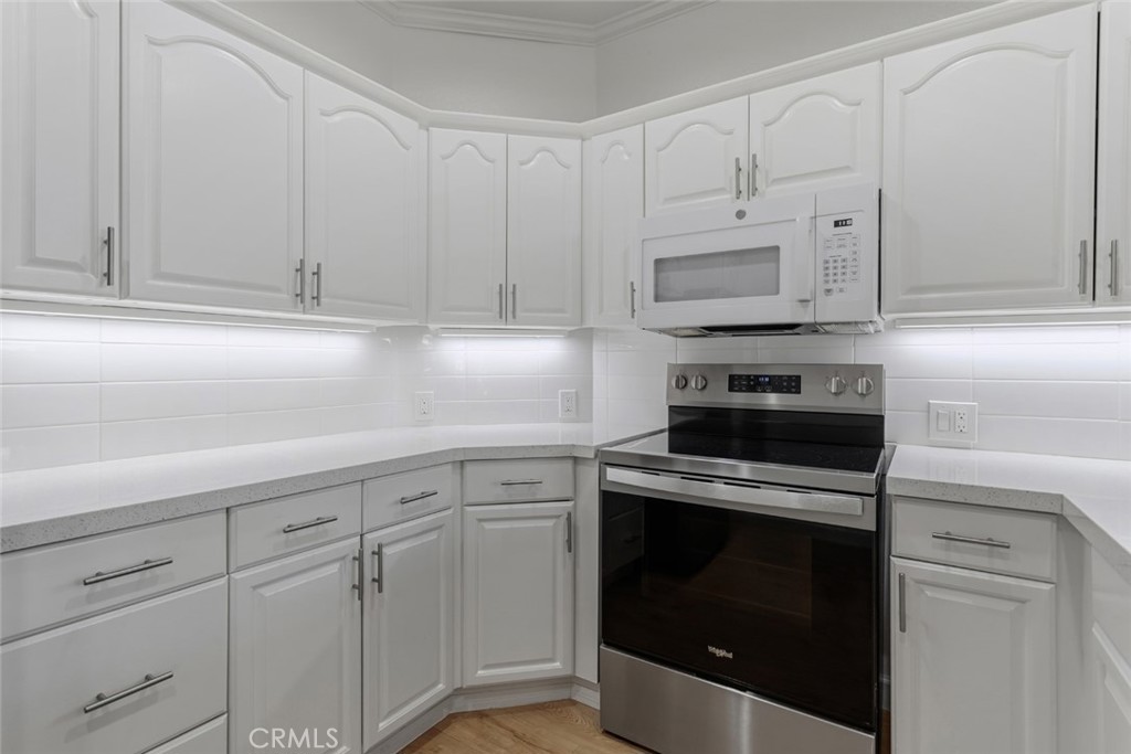 2438 Pleasant Way #m Property Photo 6