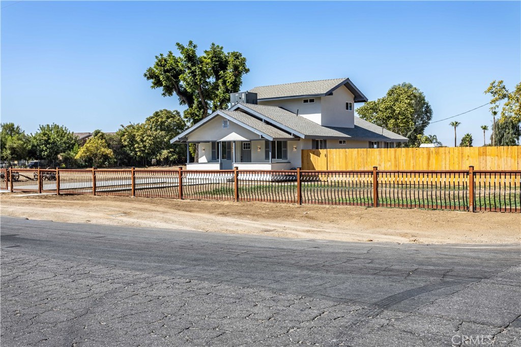 1700 Lotus Lane Property Photo 4