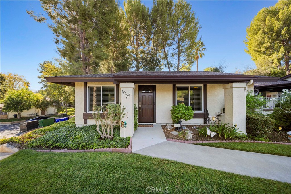 19508 Avenue Of The Oaks Property Photo 1