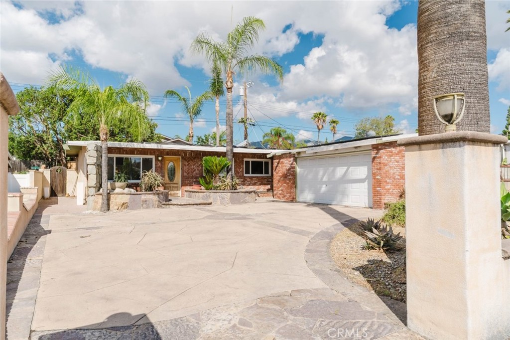 12937 Del Sur Street Property Photo 2