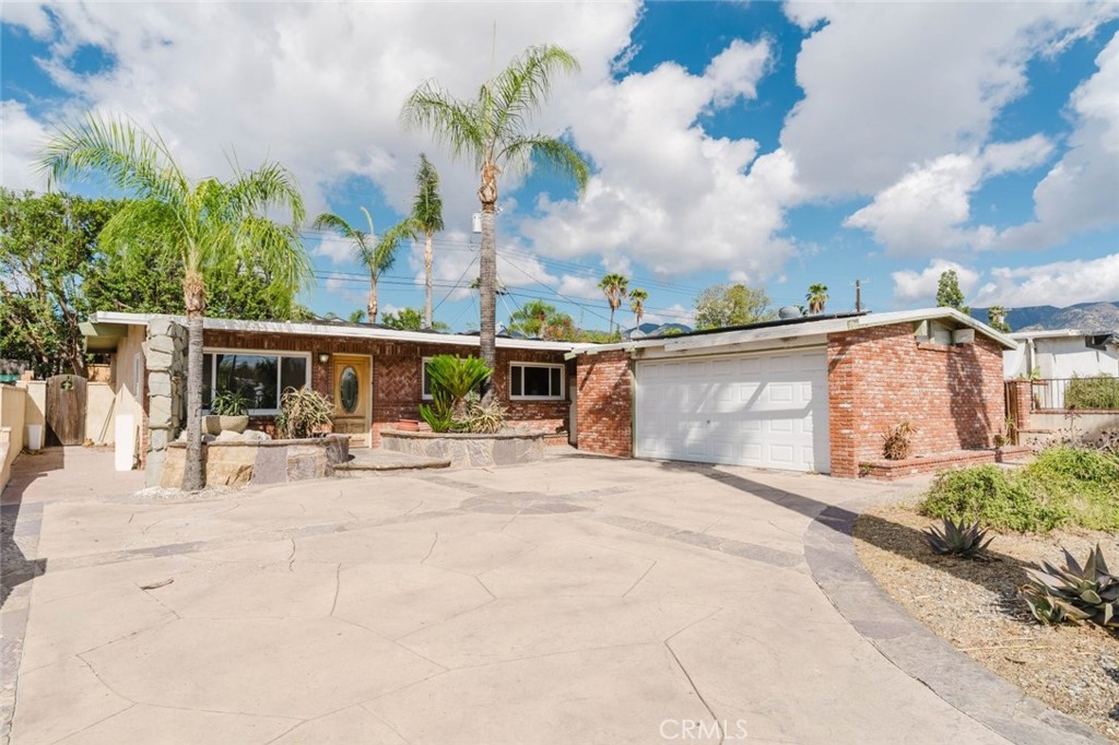 12937 Del Sur Street Property Photo 3
