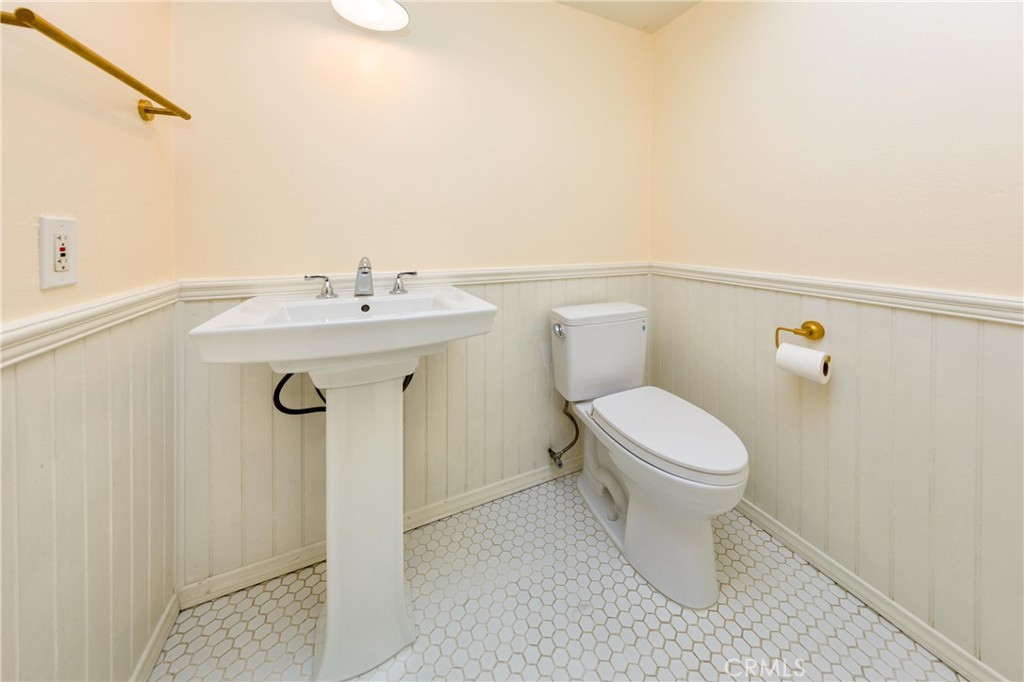 22861 Sparrowdell Drive Property Photo 14