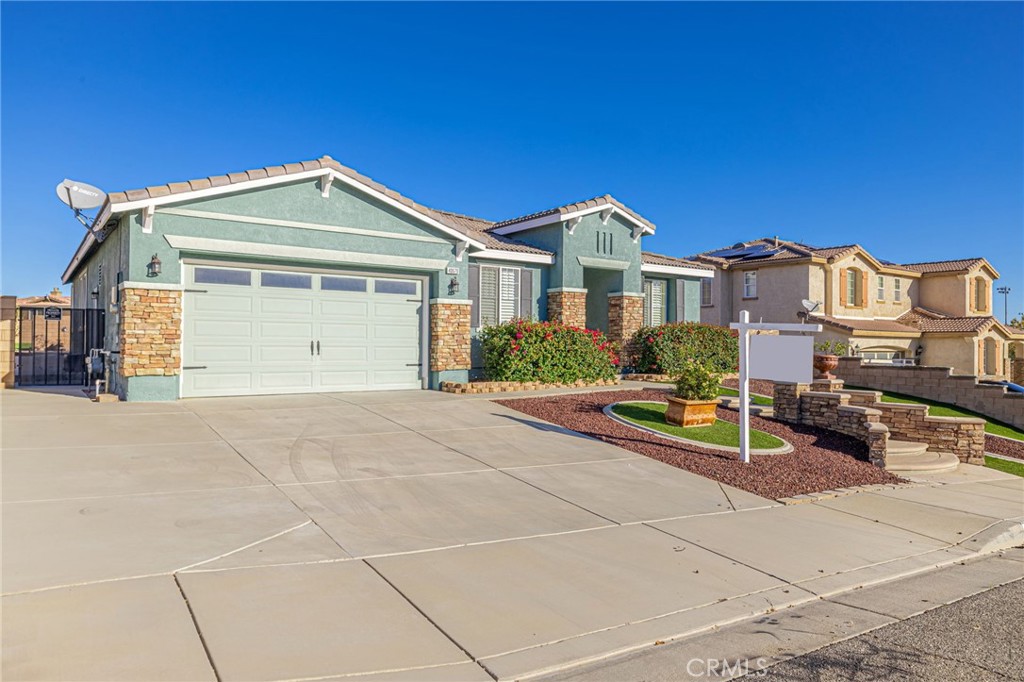 40670 Oakbridge Way Property Photo 3