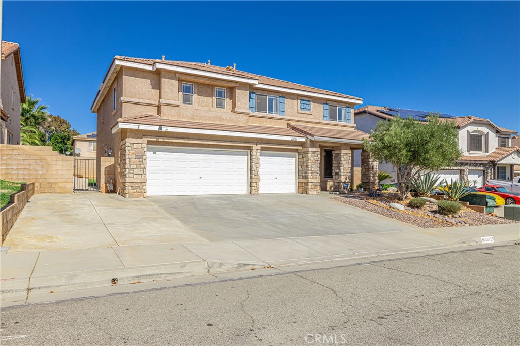 40125 Watford Way Property Photo 2