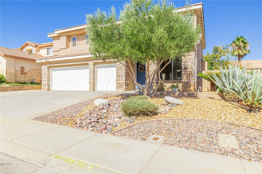 40125 Watford Way Property Photo 3