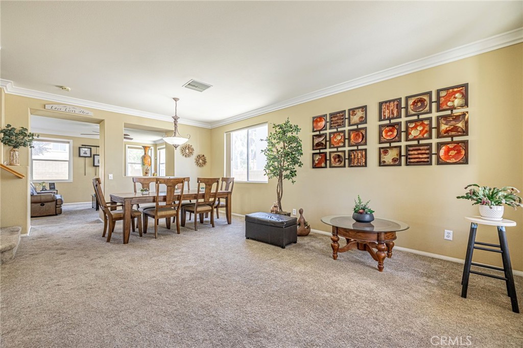 40125 Watford Way Property Photo 5