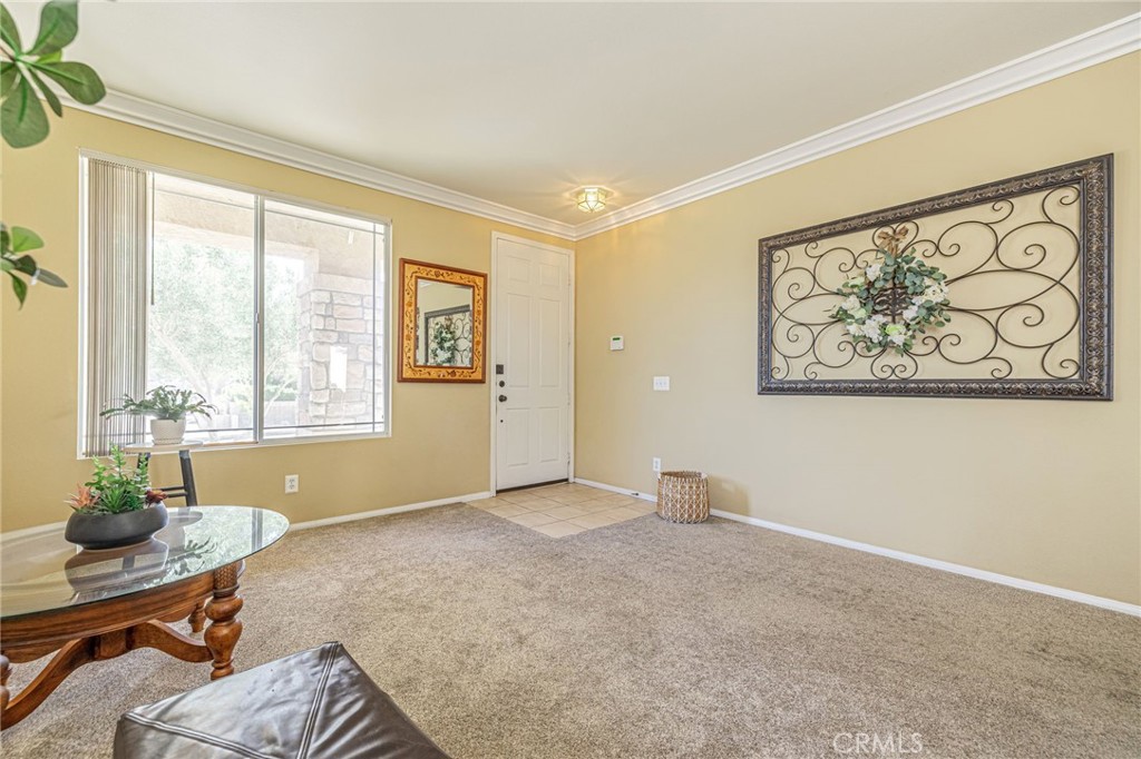 40125 Watford Way Property Photo 6