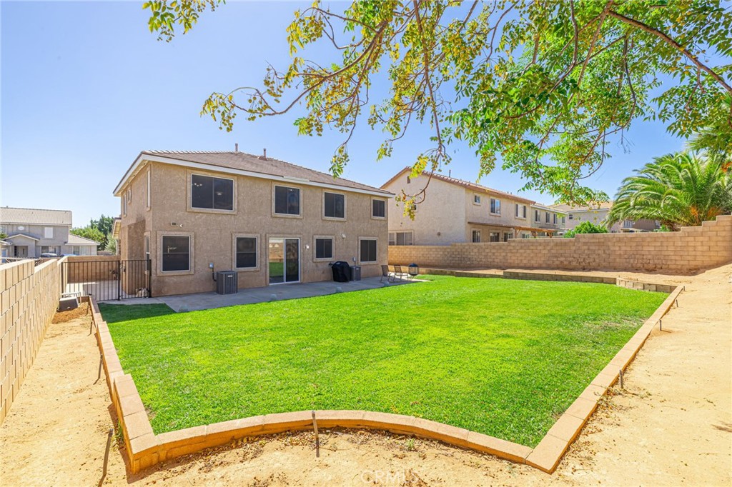 40125 Watford Way Property Photo 48