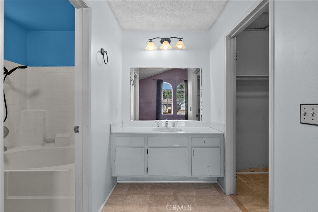 26825 Pamela Drive Property Photo 16