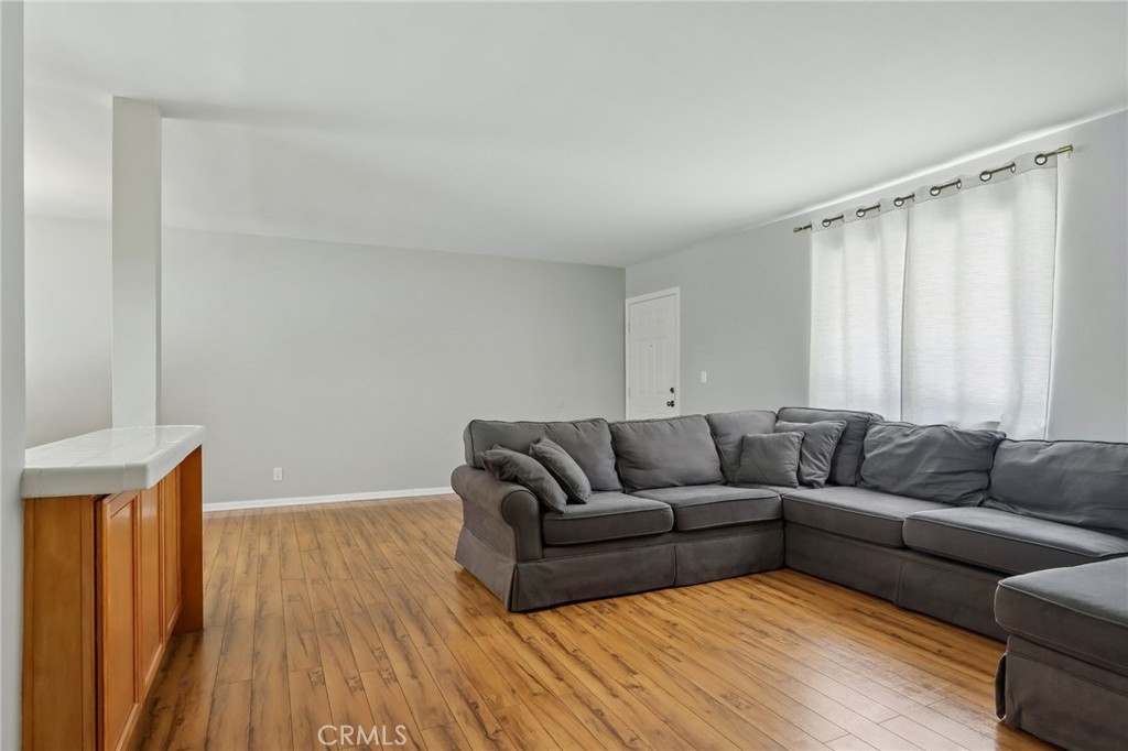 4358 Mammoth Avenue 14 Property Photo 4
