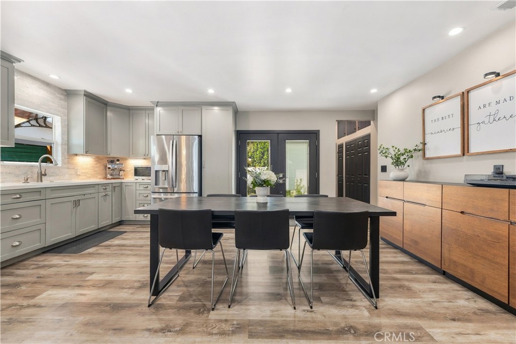 15741 Haynes Street Property Photo 7