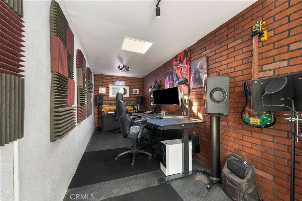 15741 Haynes Street Property Photo 25