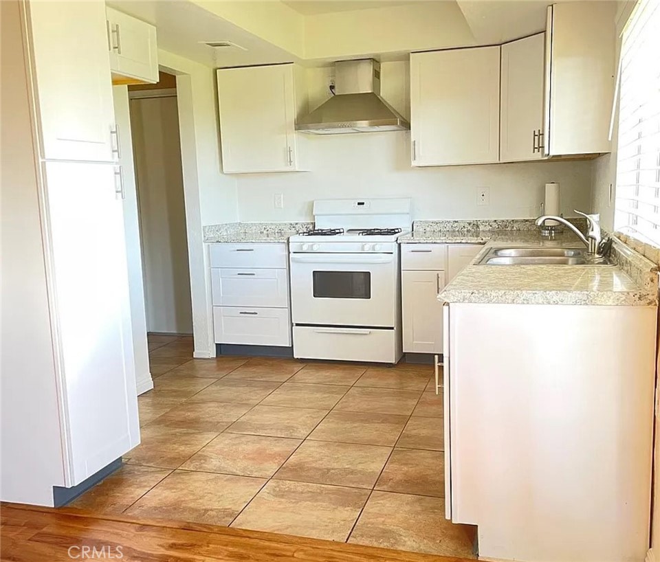 617 S Spruce Avenue Property Photo 8