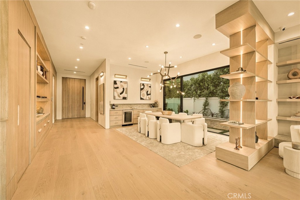 16658 Addison Property Photo 6