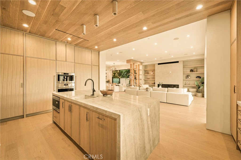 16658 Addison Property Photo 11
