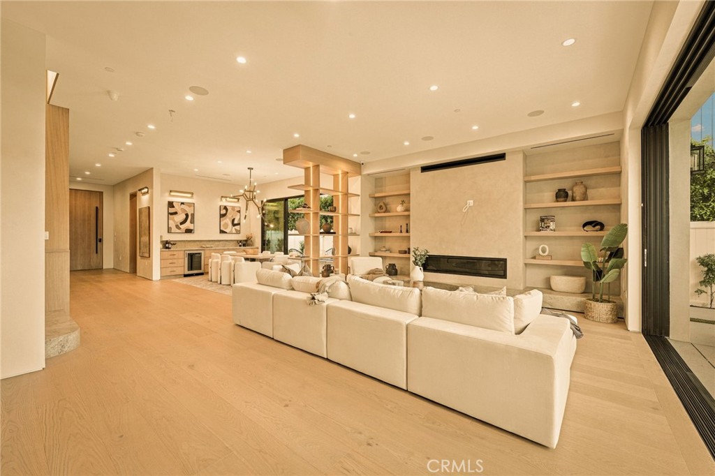 16658 Addison Property Photo 13