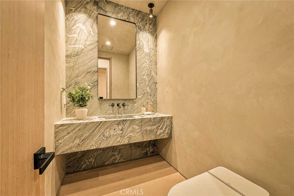 16658 Addison Property Photo 20