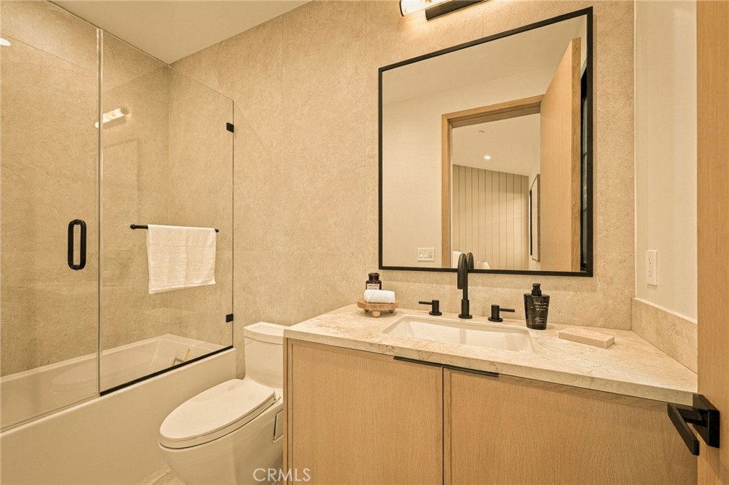16658 Addison Property Photo 30