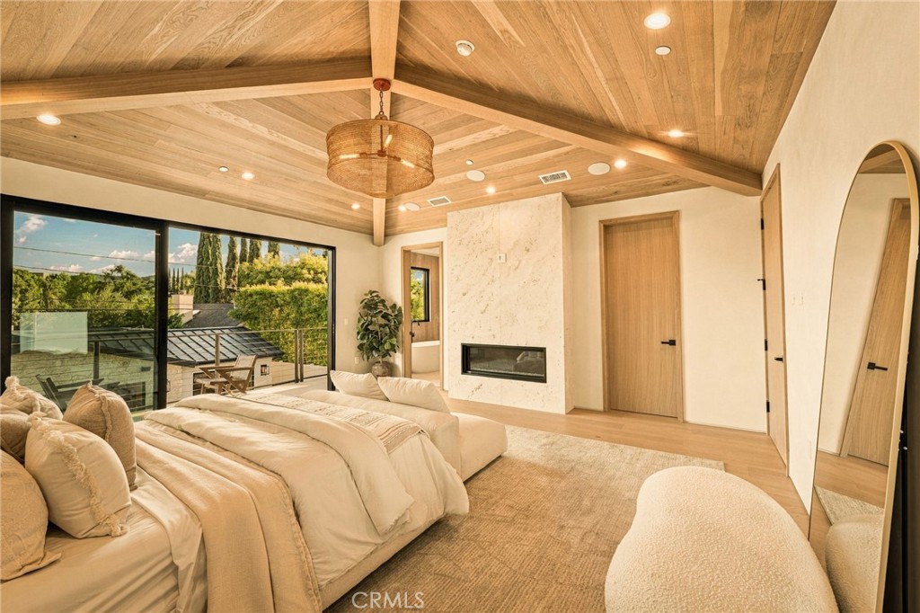 16658 Addison Property Photo 36