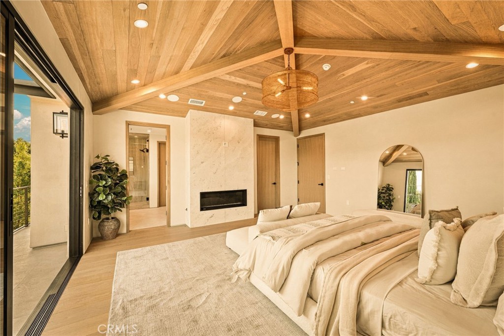 16658 Addison Property Photo 37