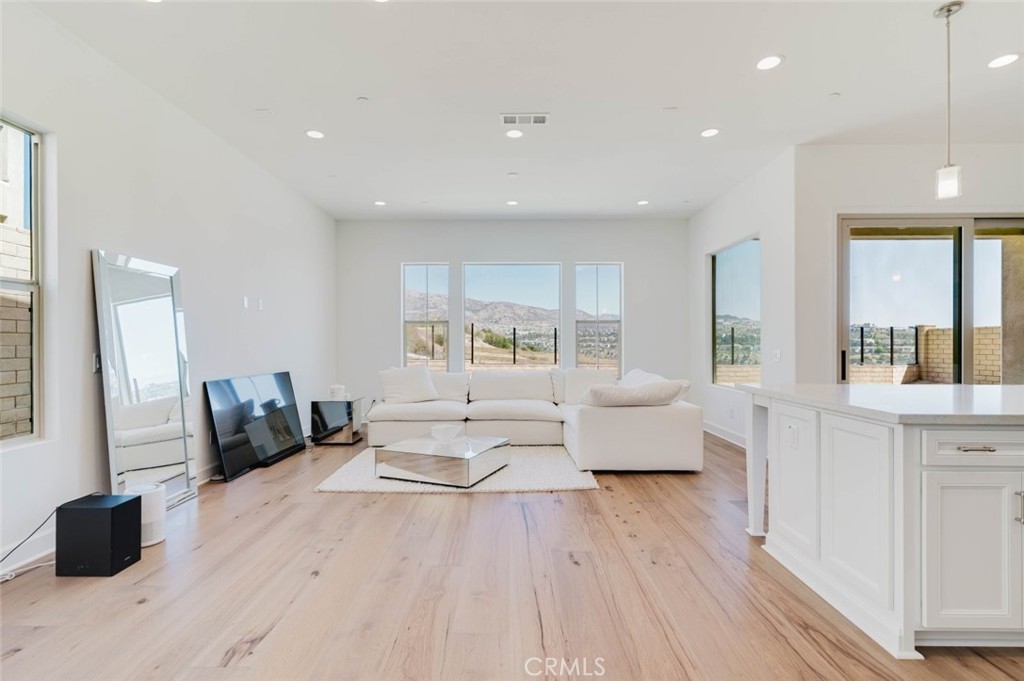 11716 Canoga Avenue Property Photo 16