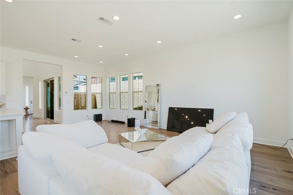 11716 Canoga Avenue Property Photo 18
