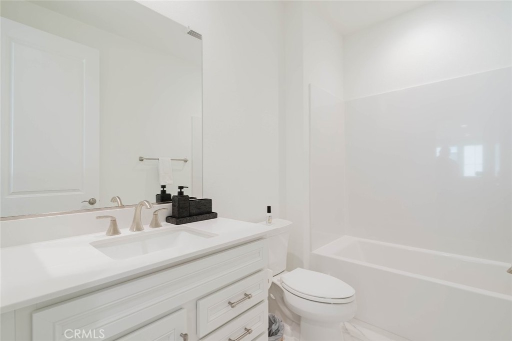 11716 Canoga Avenue Property Photo 32