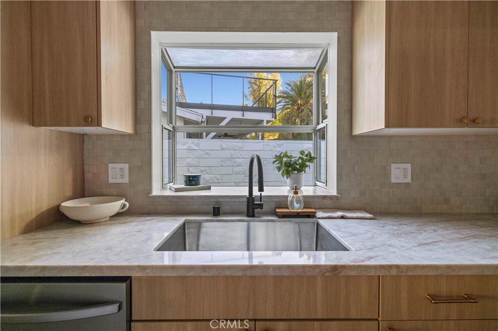 9443 Mclennan Avenue Property Photo 8