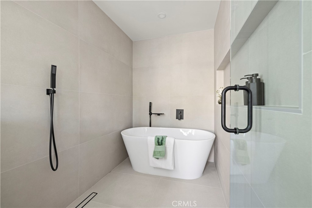 9443 Mclennan Avenue Property Photo 16