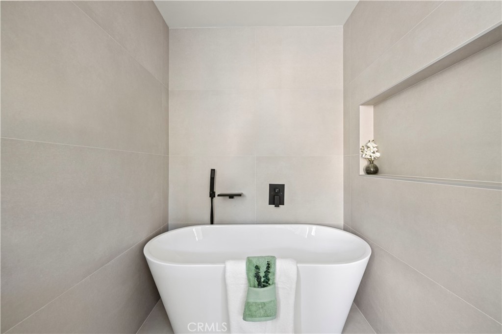 9443 Mclennan Avenue Property Photo 17