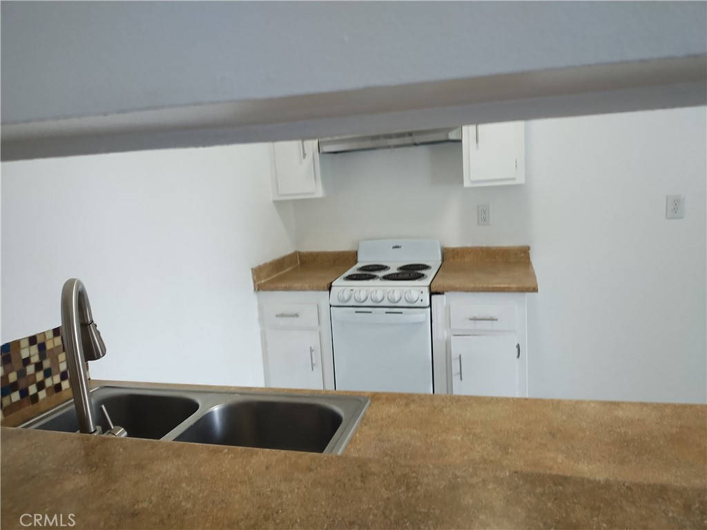 13050 Dronfield Ave 16 Property Photo 4