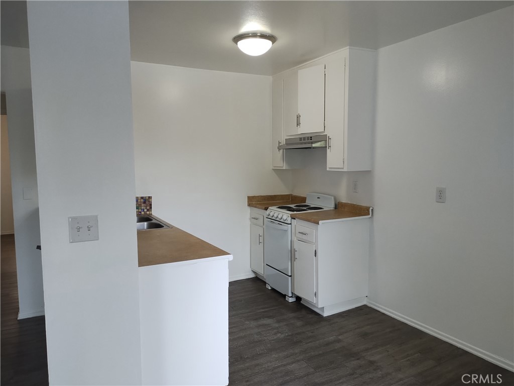 13050 Dronfield Ave 16 Property Photo 5