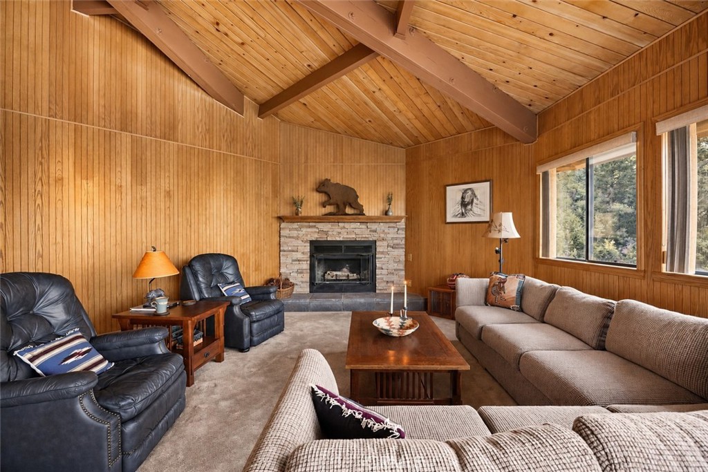 2104 Ironwood Drive Property Photo 4
