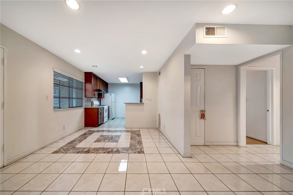 5315 Zelzah Property Photo 3