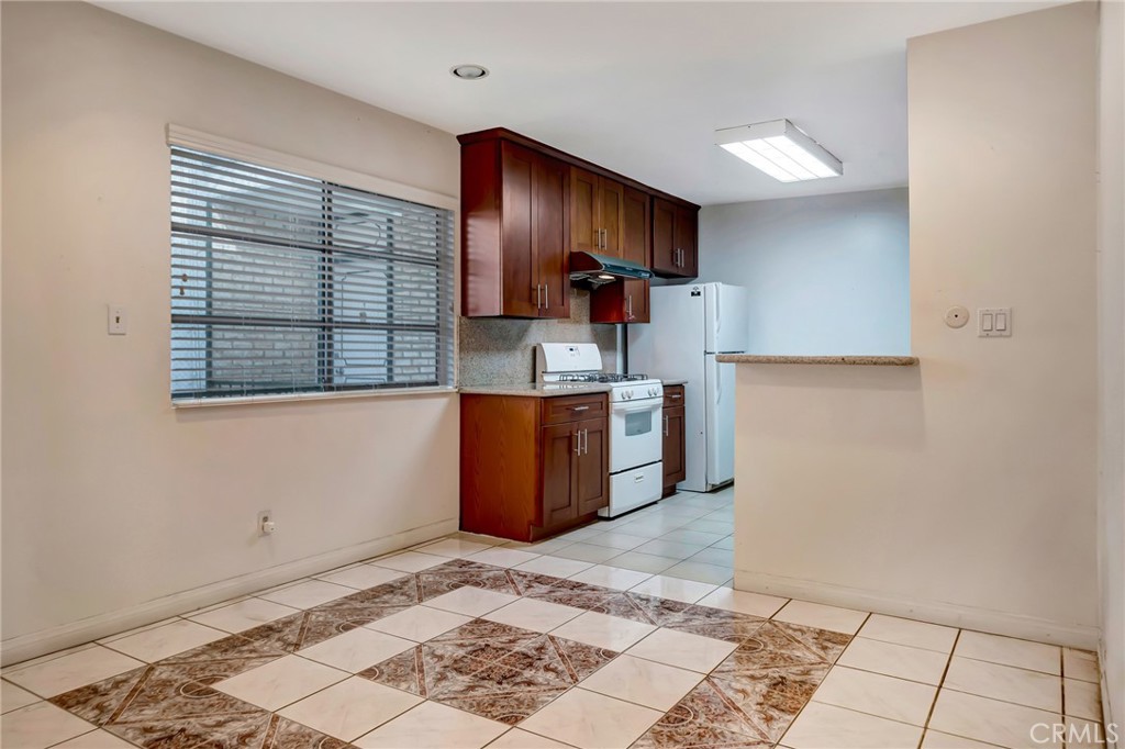 5315 Zelzah Property Photo 4