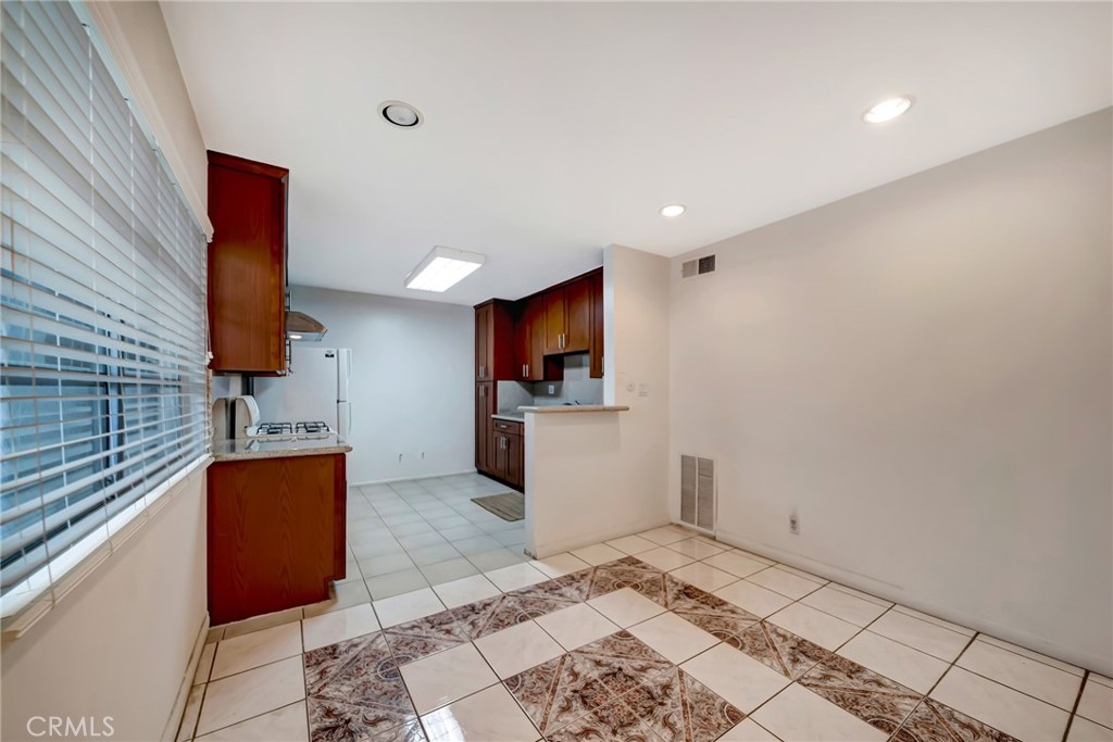 5315 Zelzah Property Photo 5
