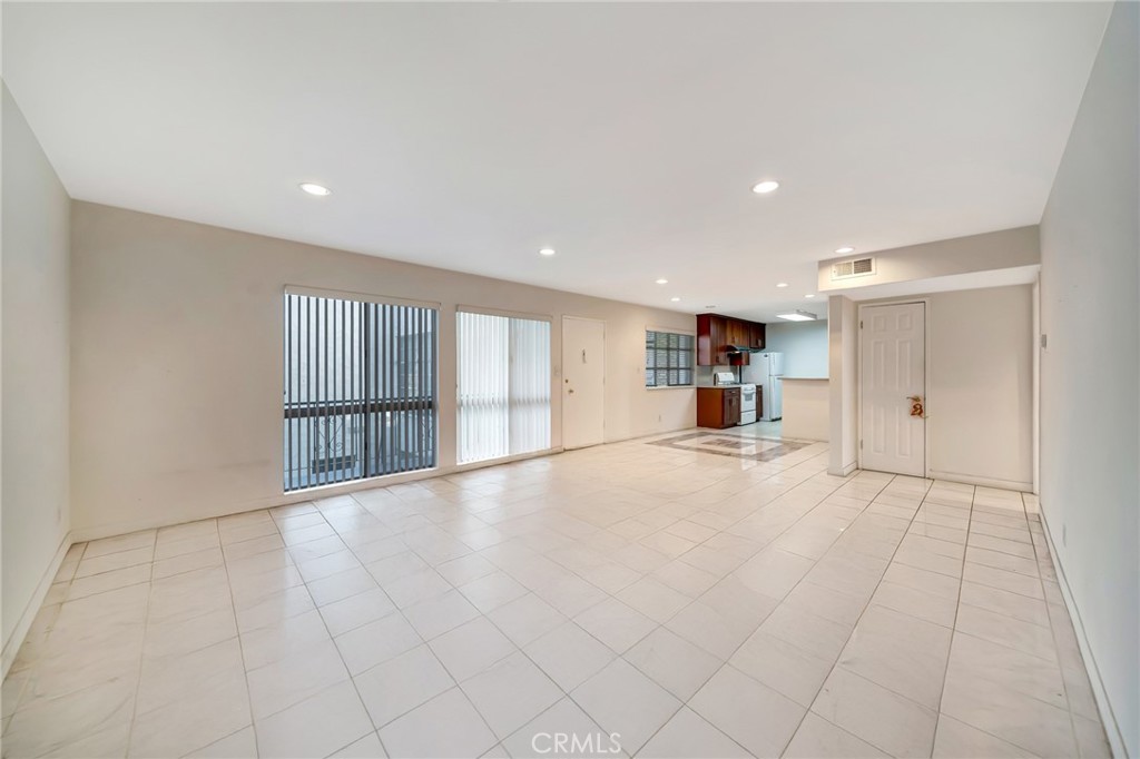 5315 Zelzah Property Photo 8