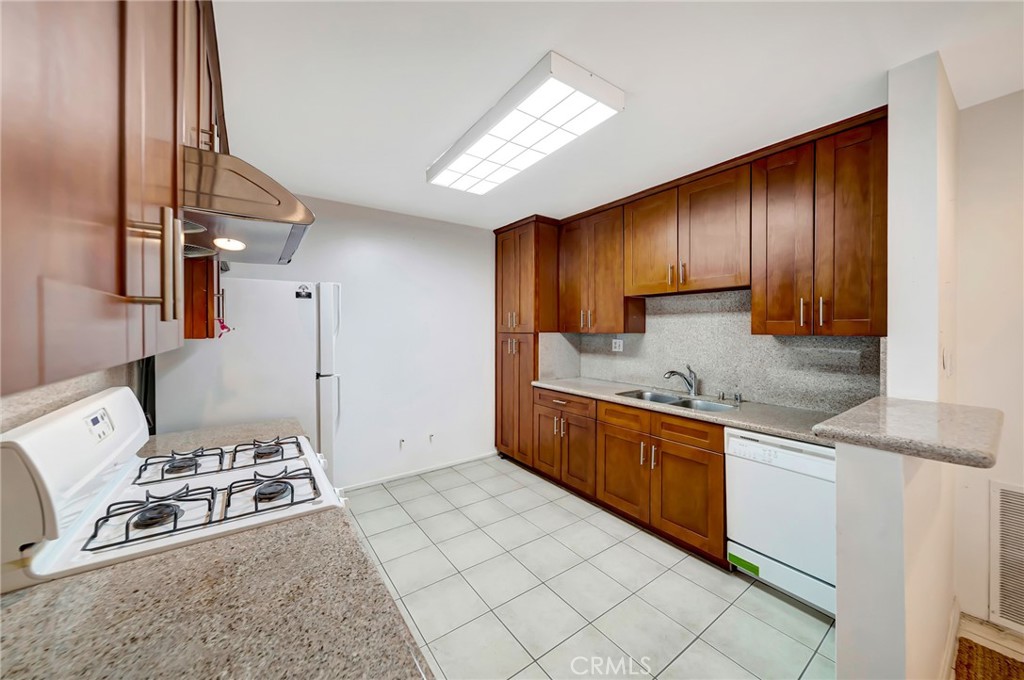 5315 Zelzah Property Photo 12