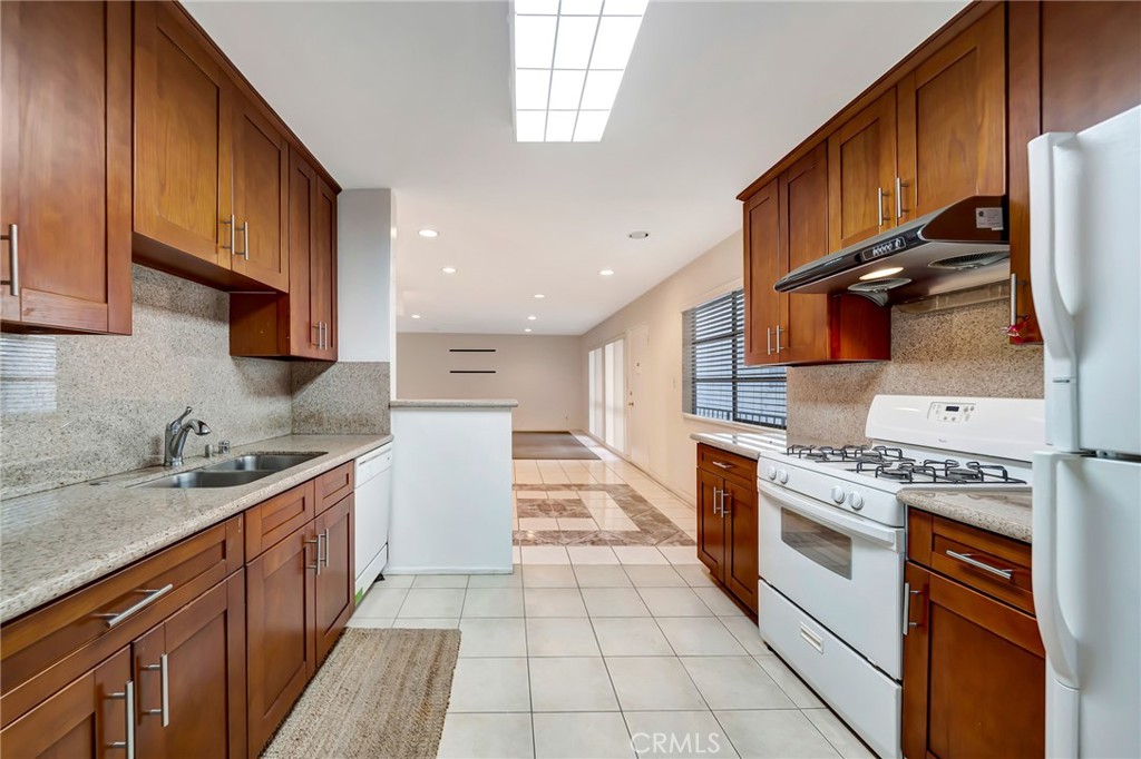 5315 Zelzah Property Photo 13