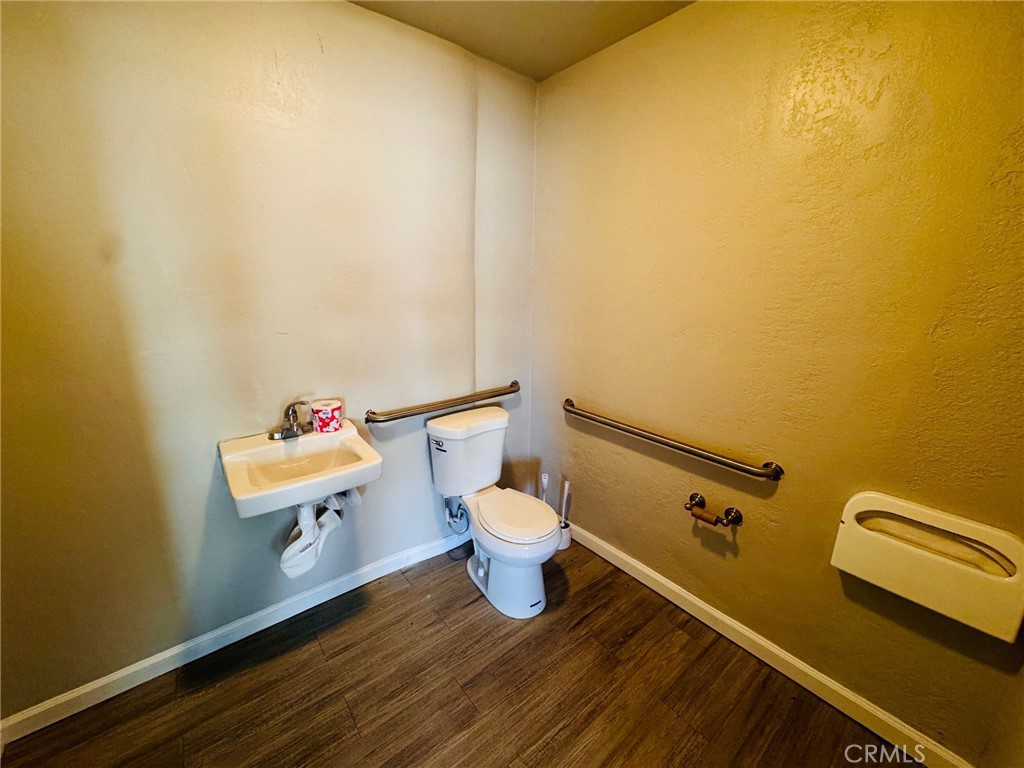 525 E 19th Property Photo 10