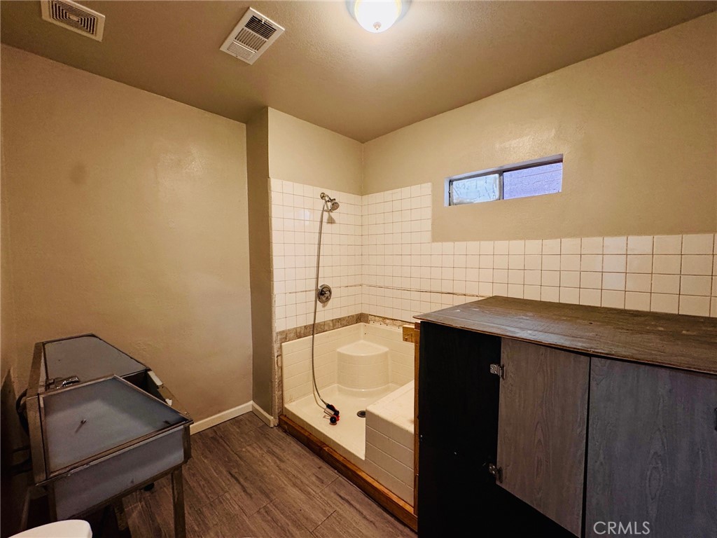 525 E 19th Property Photo 14