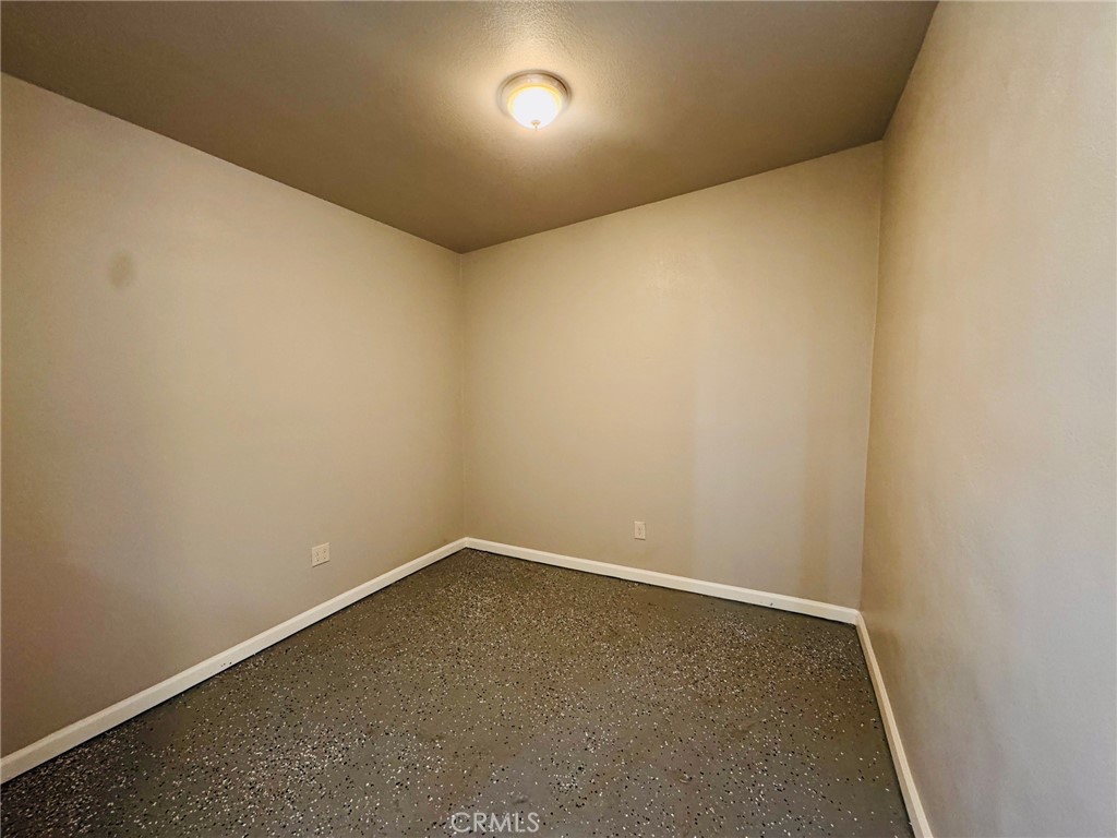 525 E 19th Property Photo 15