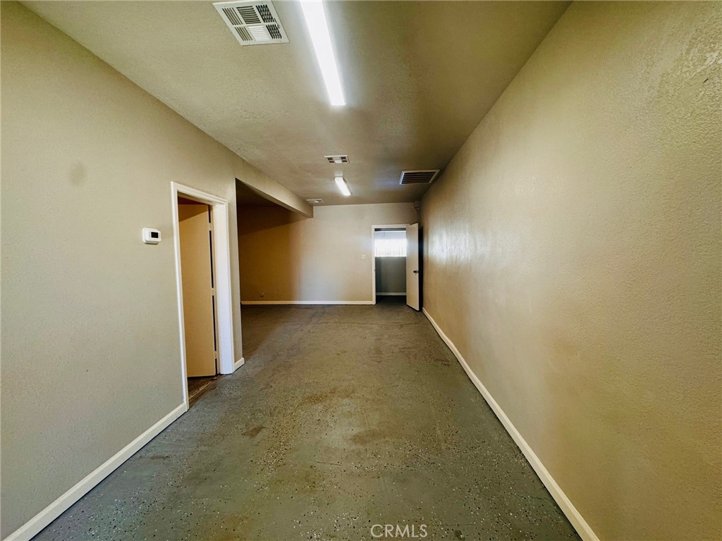525 E 19th Property Photo 16