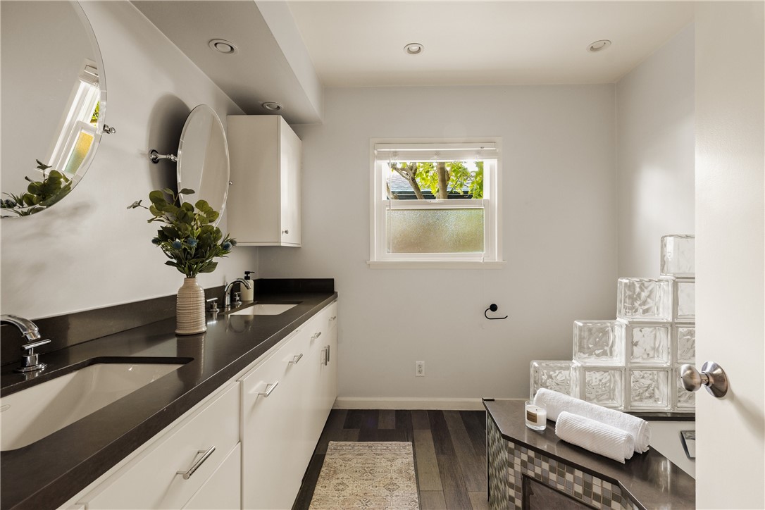 23642 Oxnard Property Photo 13