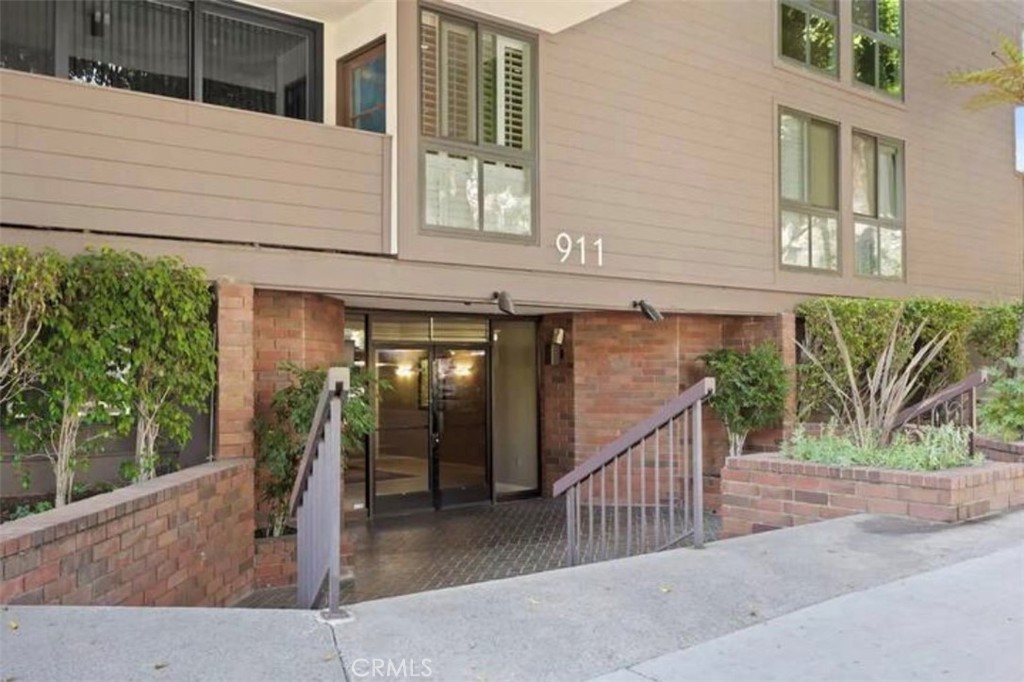 911 N Kings 306 Property Photo 1