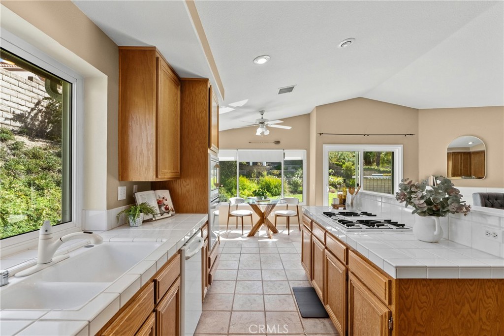 28712 Park Woodland Property Photo 15