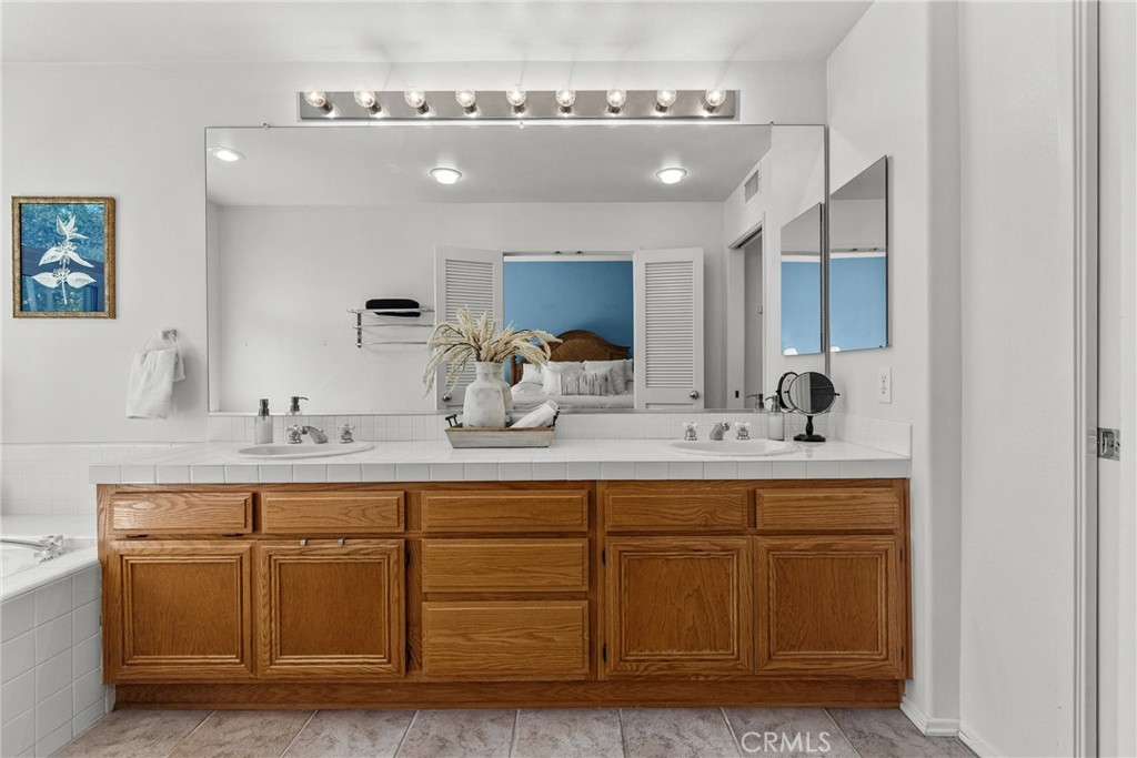 28712 Park Woodland Property Photo 32