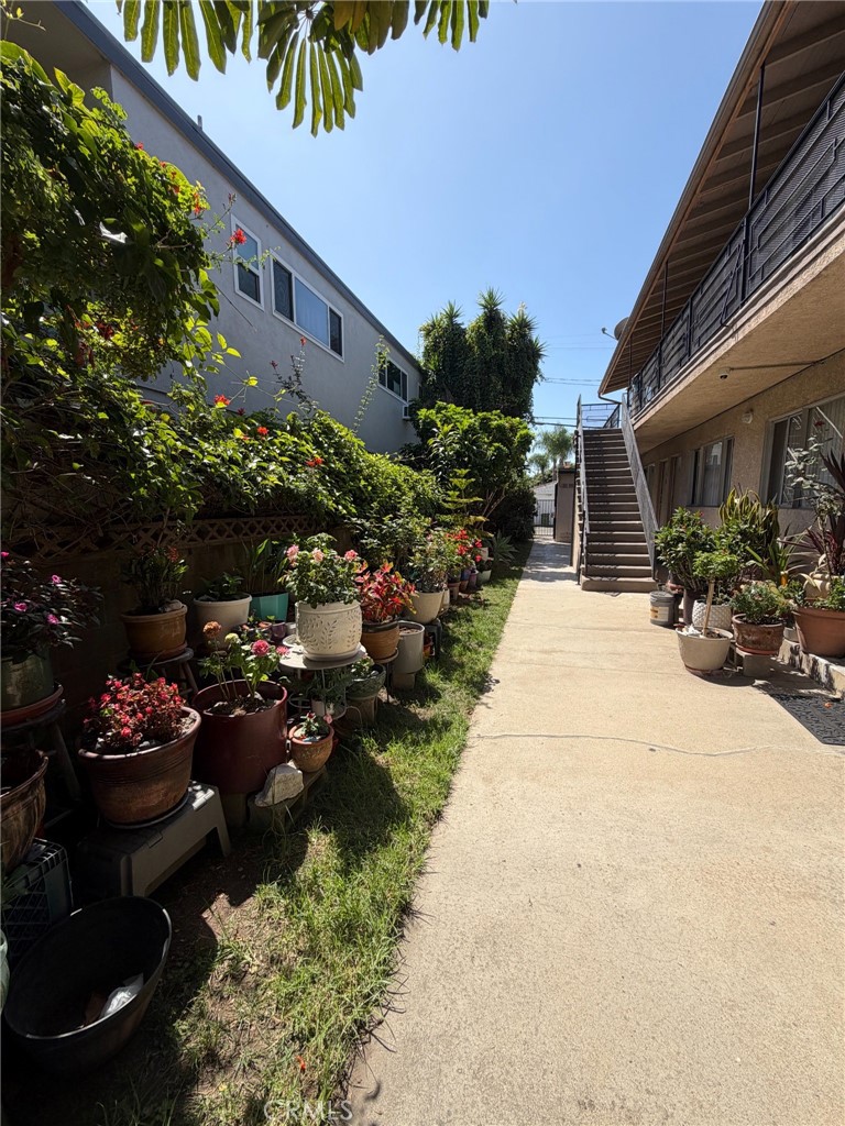 1808 10th Street D Property Photo 3