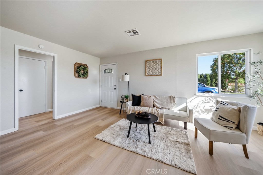 38615 22nd E Property Photo 6